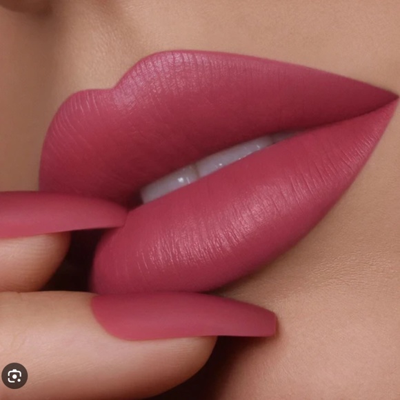 3 FOR $30 - DELUXE SIZE SIGMA LIQUID LIPSTICK - Picture 3 of 7